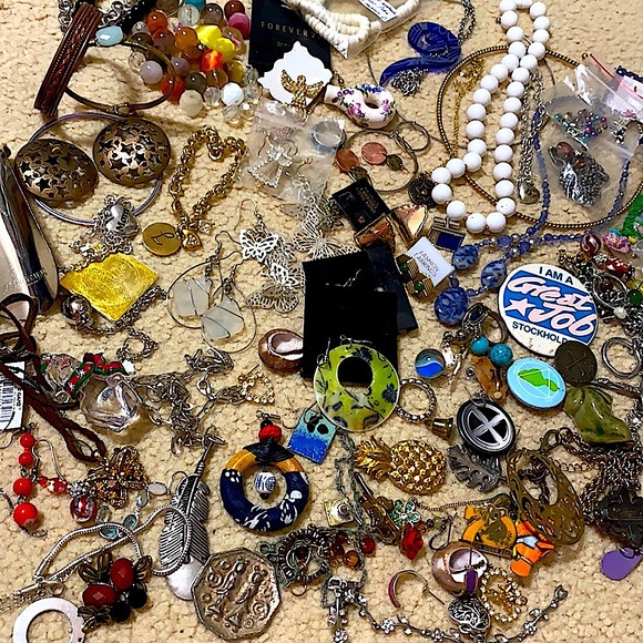 🖤JUNK JEWELRY FOR CRAFT PURPOSE 3 - Picture 1 of 13